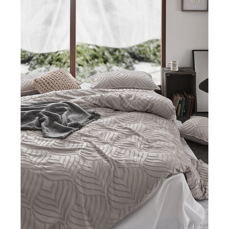 100% Premium Tufted Microfibre Quilt Cover Set – Ultra-Soft, Durable Embroidery Bedding Comforter Set – Machine Washable & Zipper Closure – Beige – Queen
