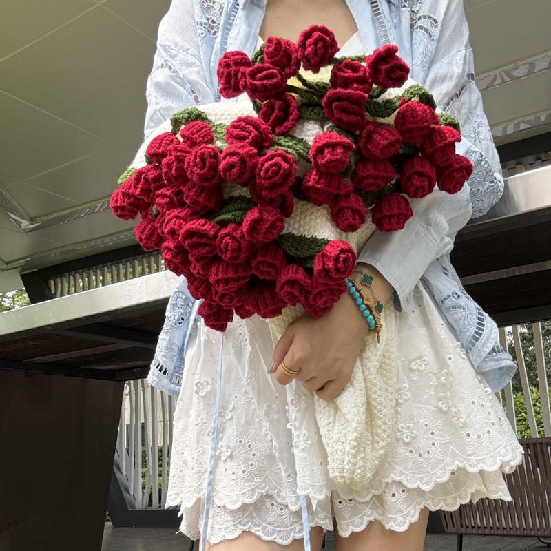 Handmade Rose Bouquet Blanket – Premium Finished Floral Nap Blanket, 113cm Diameter, 52 Flowers
