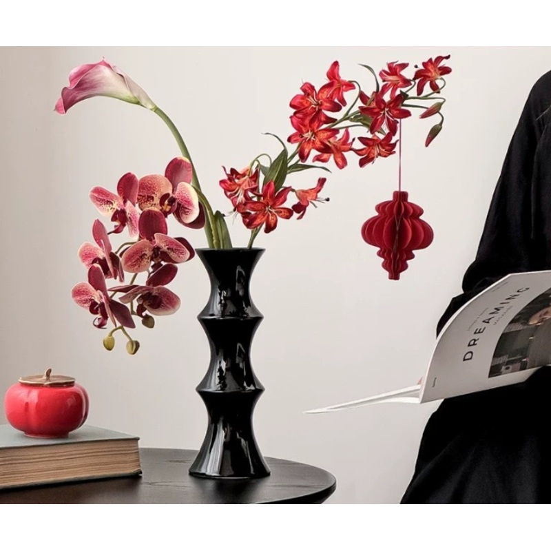 Glossy Black Ceramic Vase – Unique Bamboo-Look Design (25.5x9x7cm)