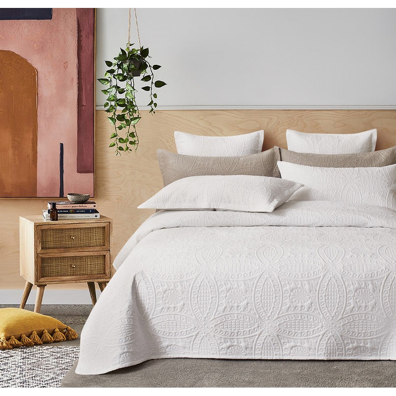 Lisbon Quilted 3-Piece Embossed Coverlet Set (White, Queen/King)