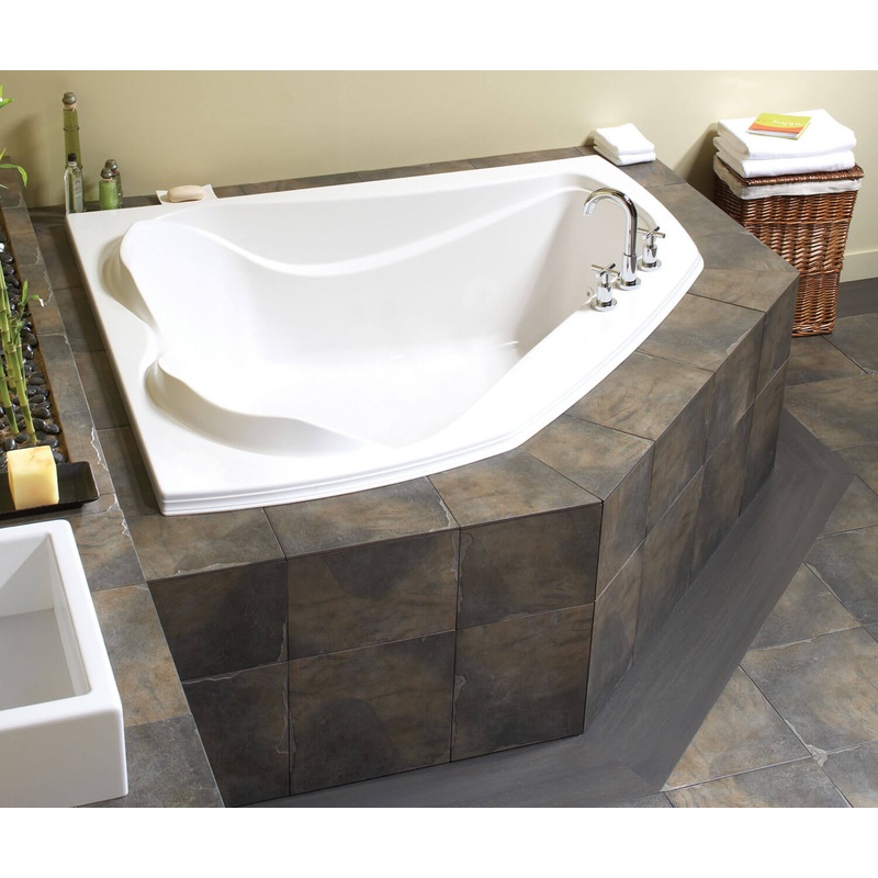 MAAX 102724-109-001-100 Cocoon 6054 Acrylic Corner Center Drain Combined Hydrosens & Aerosens Bathtub in White